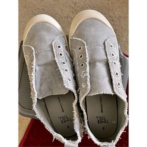 Slip on tennis shoes. Time and True size 8